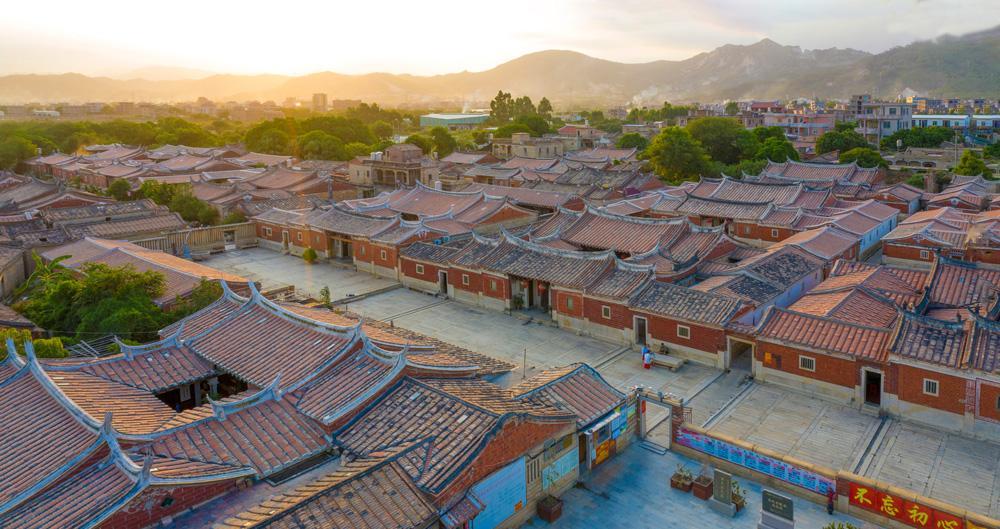 “福建交通”微信公众号向自驾旅友推荐泉州——赴一场红砖古厝的百年之约|泉州市|闽南|福建省|建筑|侨乡_新浪新闻