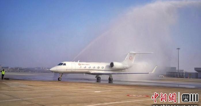 中东公务航空首架湾流G450公务机飞抵成都双流国际机场