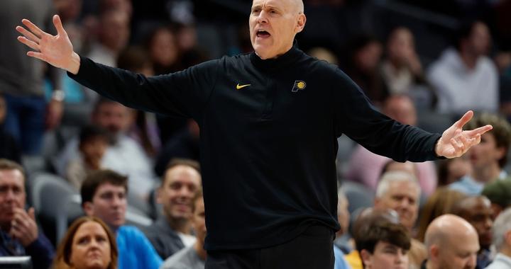 那个会开飞机的音乐家，终于成为NBA千胜教头