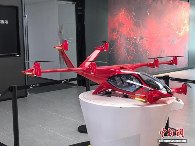 1月6日，广东广州，飞行派“朱雀”标准版(载人)展示样机。 记者 张璐 摄