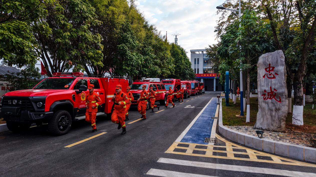 云南普洱消防救援机动支队开展野外驻训，将开展实战化训练