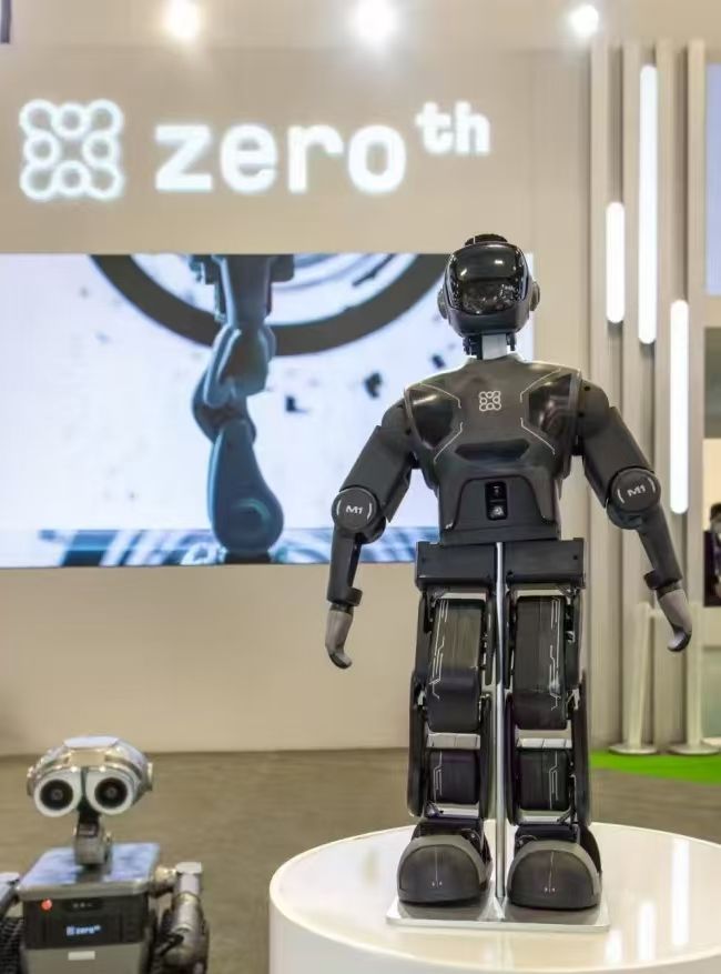 元点智能mini人形机器人M1。企业供图