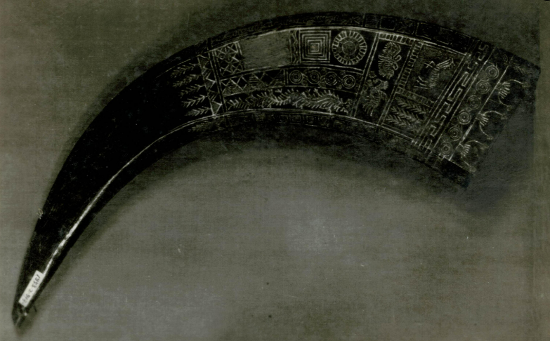 苗族彩绘渔猎图案酒角。图片来自中国被盗（丢失）文物信息发布平台