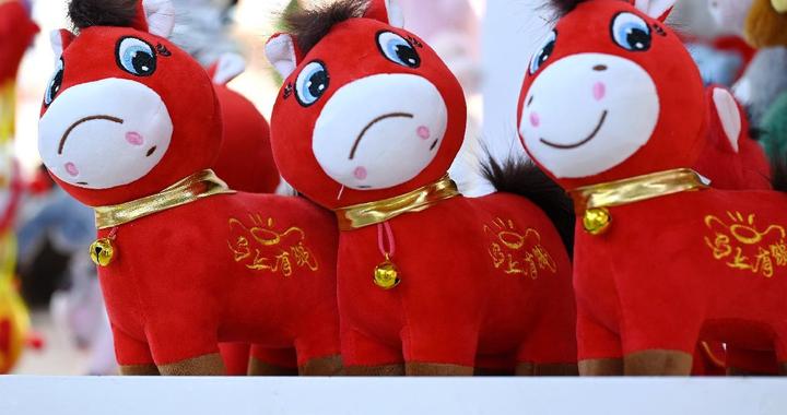 “哭哭马”不完美的“委屈脸”，如何完美治愈时代青年的“疲劳”？