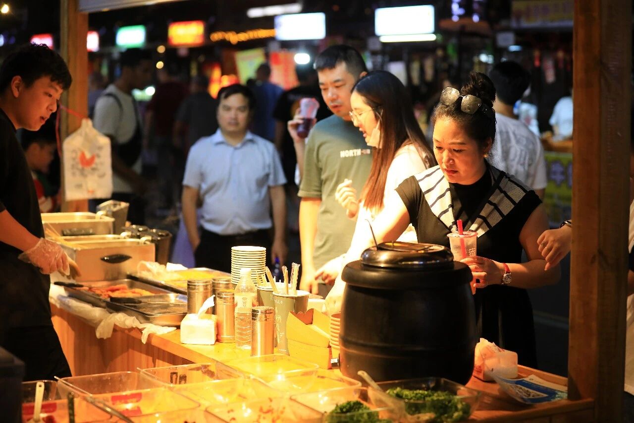 网络赋能，摊位走红