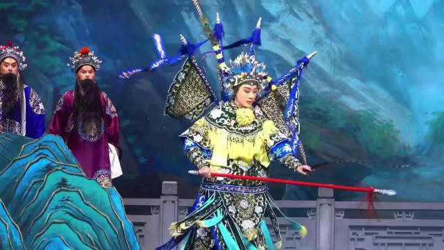 侯宇携《对花枪》二十年版亮相长安大戏院|戏迷|京剧|戏曲|纪念版|剧场_新浪娱乐_新浪新闻