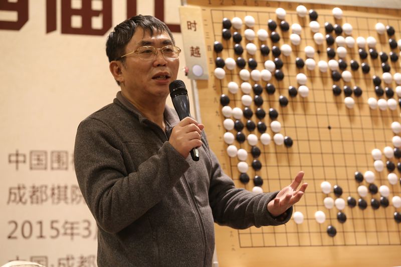 2015年3月10日，四川成都，2015西南棋王赛，聂卫平术后首次长时间讲棋。资料图/IC photo