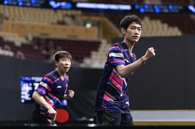 陈俊菘（右）和徐瑛彬力压男双头号种子。WTT世界乒联供图