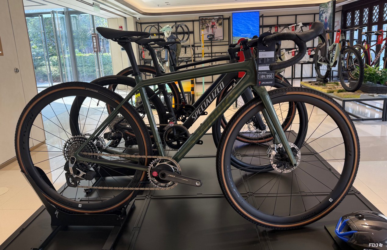 Specialized（闪电）S-WORKS CRUX砾石路公路自行车售价84990元。图：记者 秦李欣/摄