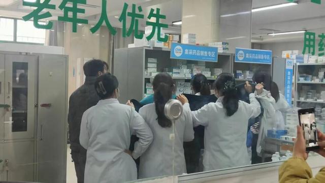 危急时刻，这些药师组成人墙！