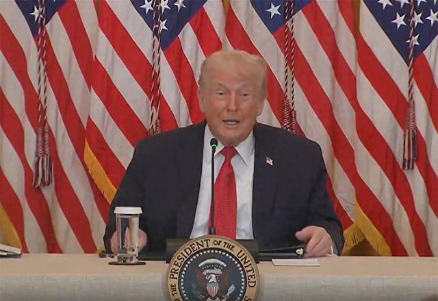 当地时间1月16日，特朗普表示更希望哈塞特“留任现值”。 视频截图