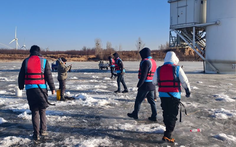 官厅水库开展冰上危险行为专项整治行动。受访者供图