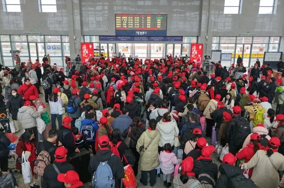 铁路12306手机客户端务工人员春运预约购票服务上线