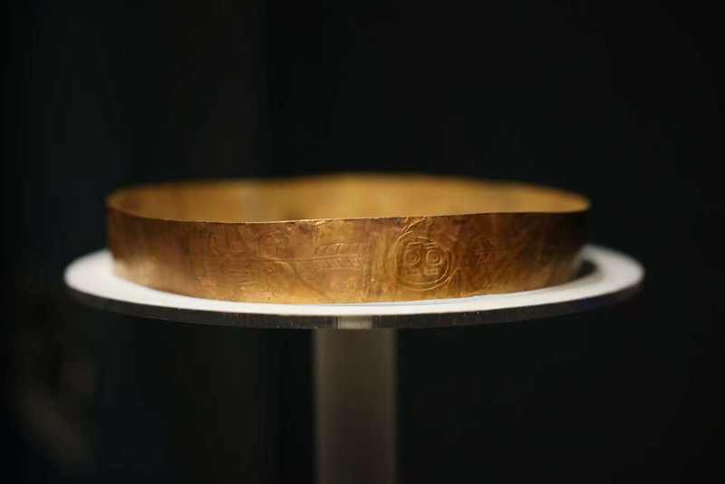 2001年金沙遗址祭祀区出土的金冠带。新京报记者 浦峰 摄