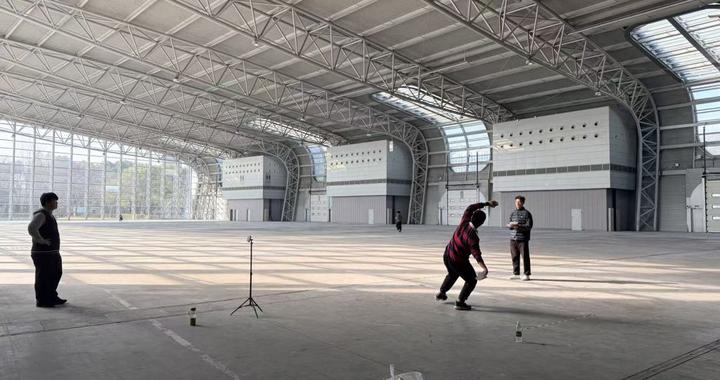 纸飞机飞了98.43米！平均年龄17岁的团队，如何刷新吉尼斯纪录？