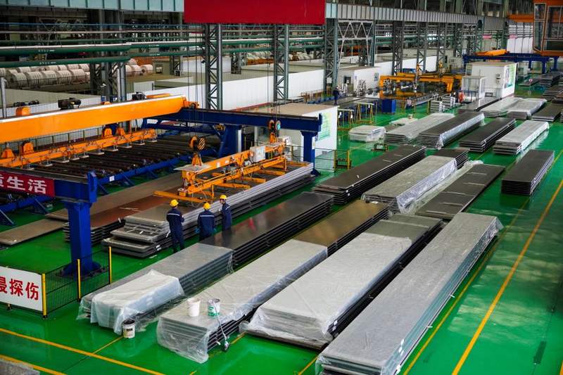 这是2025年7月2日拍摄的南山铝业生产车间。 新华社记者 徐速绘 摄