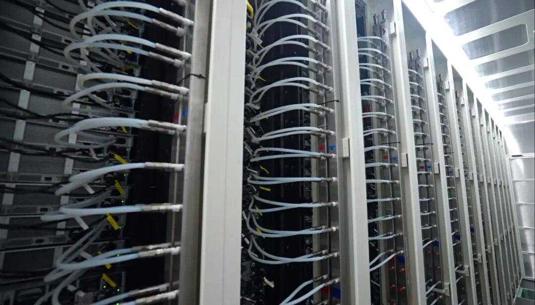 山西大同秦淮数据灵丘基地冷板液冷服务器机柜