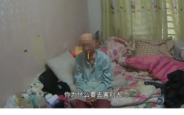 ▲患癌老人“碰瓷”被儿子斥责一事引发关注。图/封面新闻