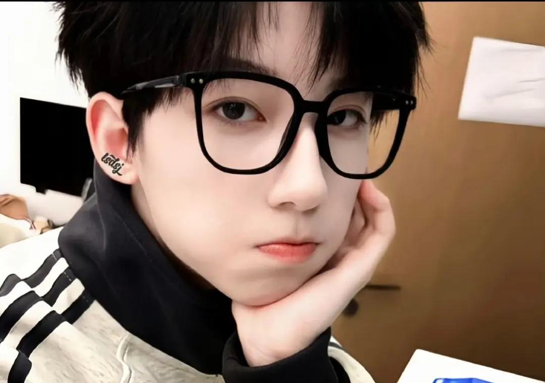 TF家族四代第一且唯一主舞杨博文：以十年锋芒，定义舞台标杆