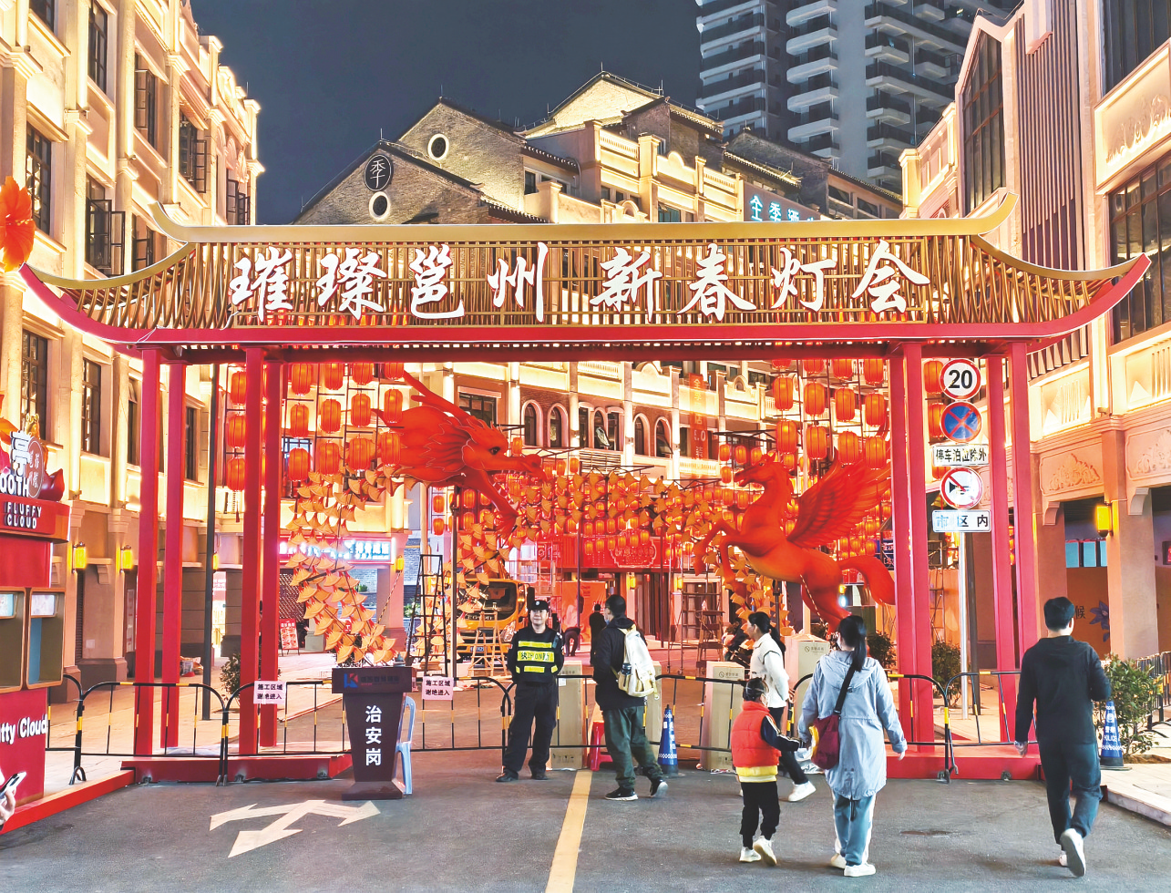     “璀璨邕州·新春灯会”将点亮水街。    本报记者宋延康 摄