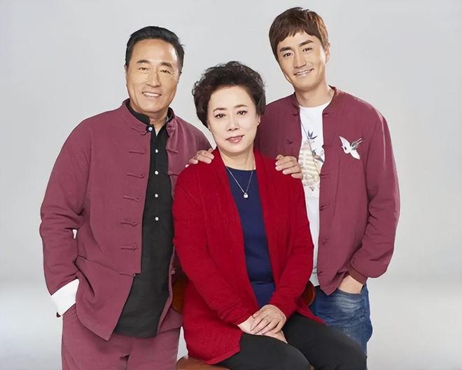 杨立新的儿子杨玏:从小童星到实力派演员,如今事业爱情双丰收|袁弘|表演|纵有疾风起|小丈夫|老戏骨_新浪娱乐_新浪新闻