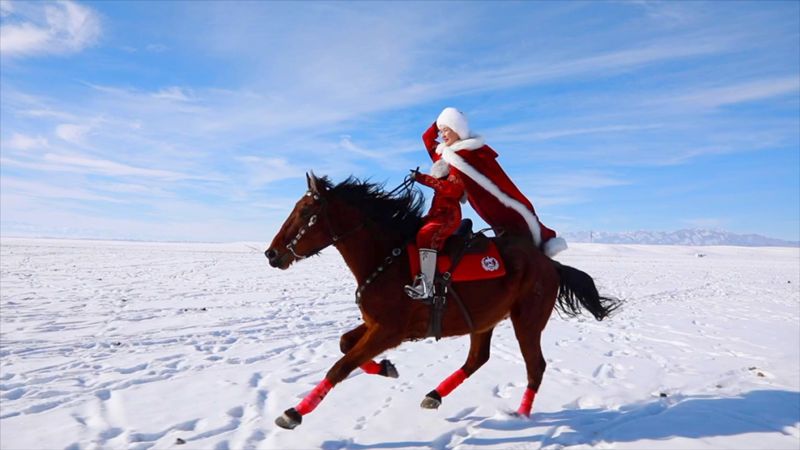 夏布：我们为贺娇龙同志写了首歌，希望大家永远记住她