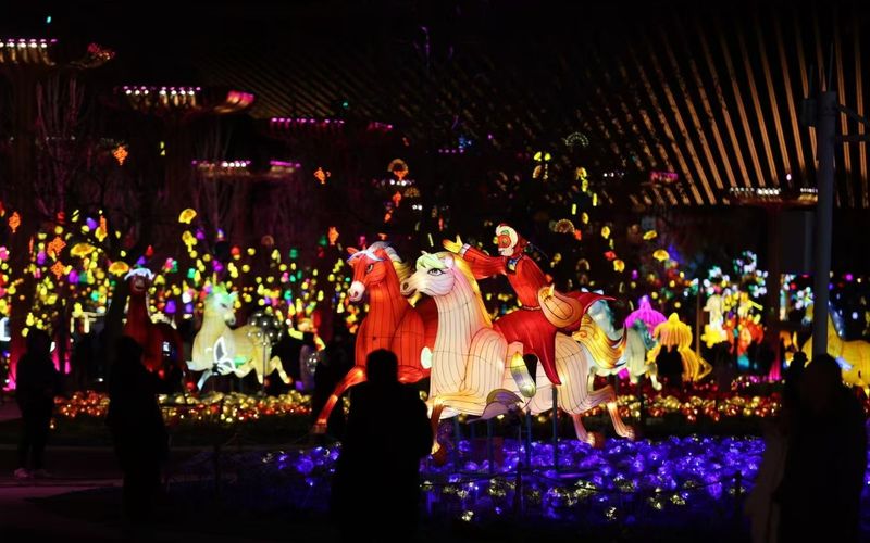 北京世园，以经典动画《大闹天宫》为蓝本的花灯亮相。新京报记者 陶冉 摄 