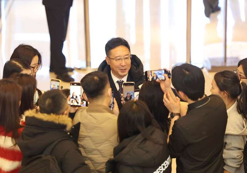 五洲大酒店，北京市政协委员沈腾接受记者采访。新京报记者 王贵彬 摄