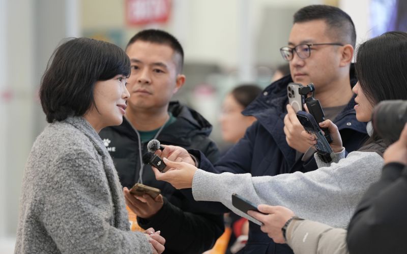 1月24日，北京会议中心，市人大代表、北京理工大学计算机学院副院长李冬妮报到时接受记者采访。新京报记者 陶冉 摄