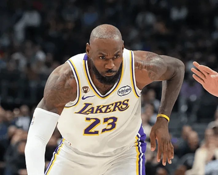 湖人一场把防守打嗨了！詹东采访肯定自我，雷迪克被东契奇征服！