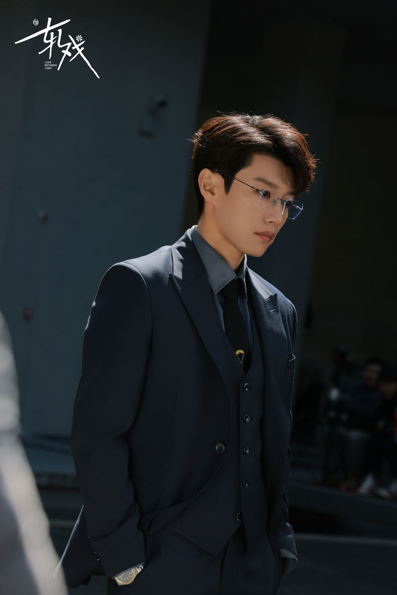 如今，代旭更接纳这种复杂性，并将其转化为表演的养分。