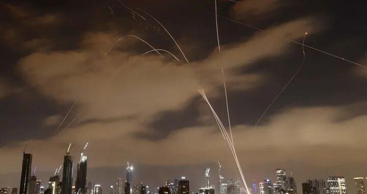 美国重兵压境，伊朗强硬“警告”