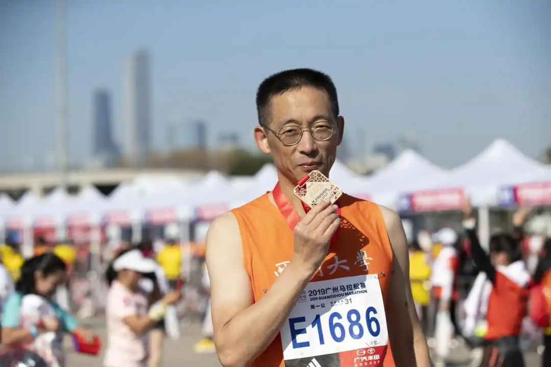 施一公参加马拉松比赛。朱丹阳 摄