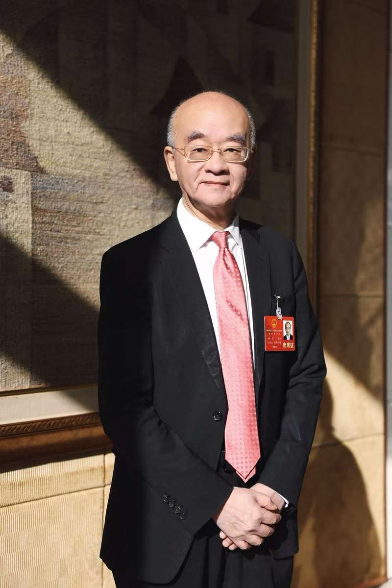 市人大代表、对外经济贸易大学竞争法中心主任、法学院经济法系主任黄勇教授。新京报记者 王飞 摄