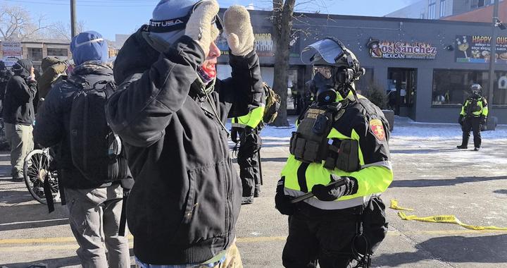 明州越闹越乱！美国会民主党人：“她该辞职了”