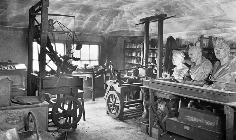 1924年，詹姆斯·瓦特改良蒸汽机的工作室。