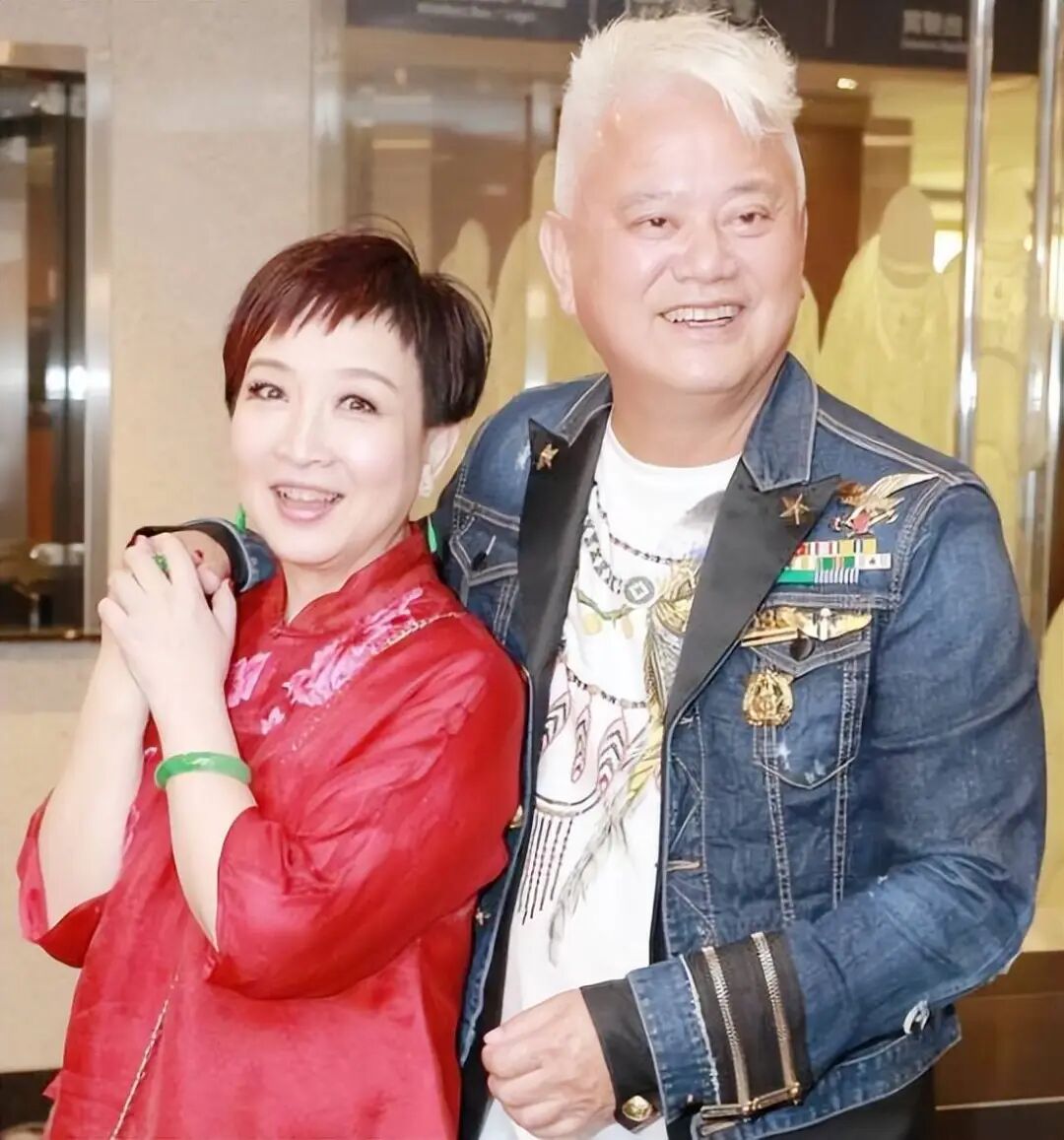 陈百祥与妻子黄杏秀