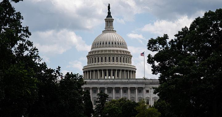 特朗普称会与国会合作，不确定政府是否会停摆