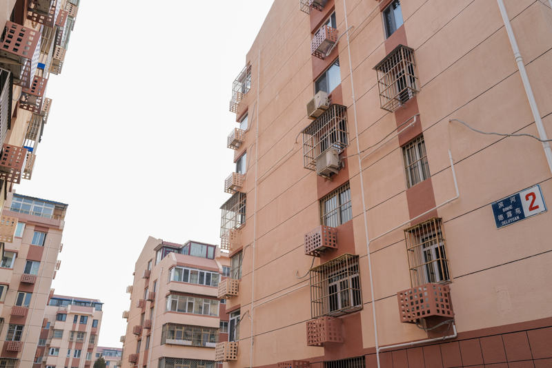 小区里修缮一新的外立面。新京报记者 王子诚 摄