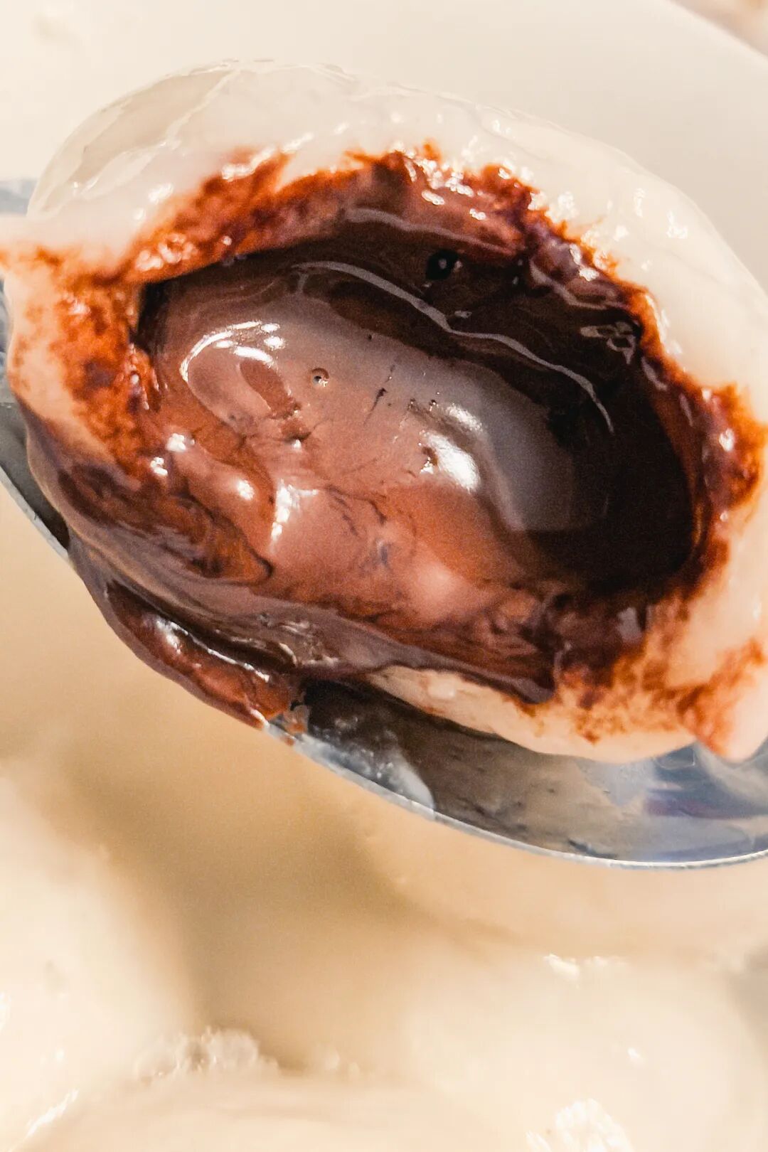 馅料饱满的巧克力元宵。摄影/柚稚de旅行日记