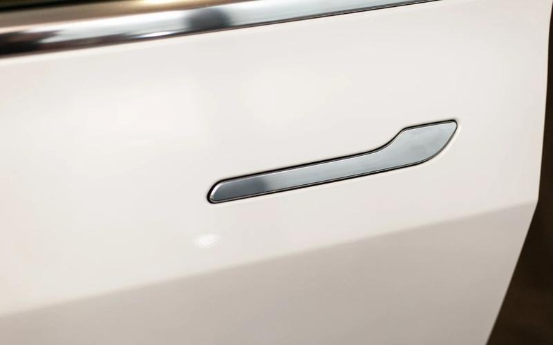 ▲汽车隐藏式门把手暴露出诸多问题。图/IC photo