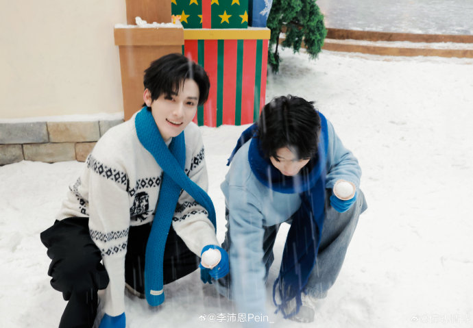 江衡和李沛恩在滑雪Vlog中具体有哪些甜蜜互动细节被粉丝热议?|雪景|雪地|两人|情感|下意识_手机新浪网