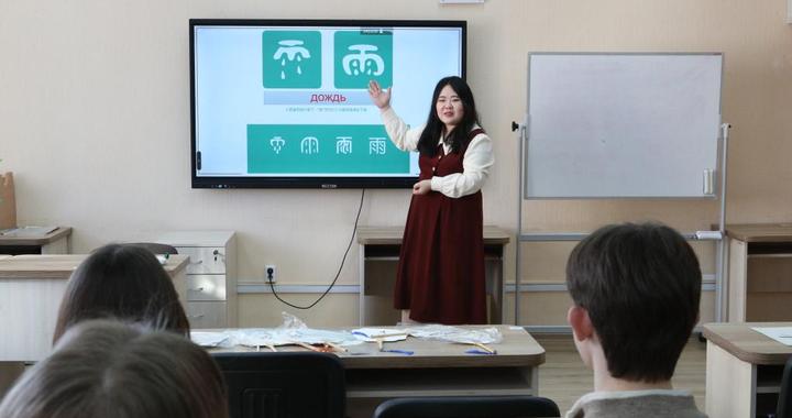 通讯丨用中文课堂“架起”中白友谊桥