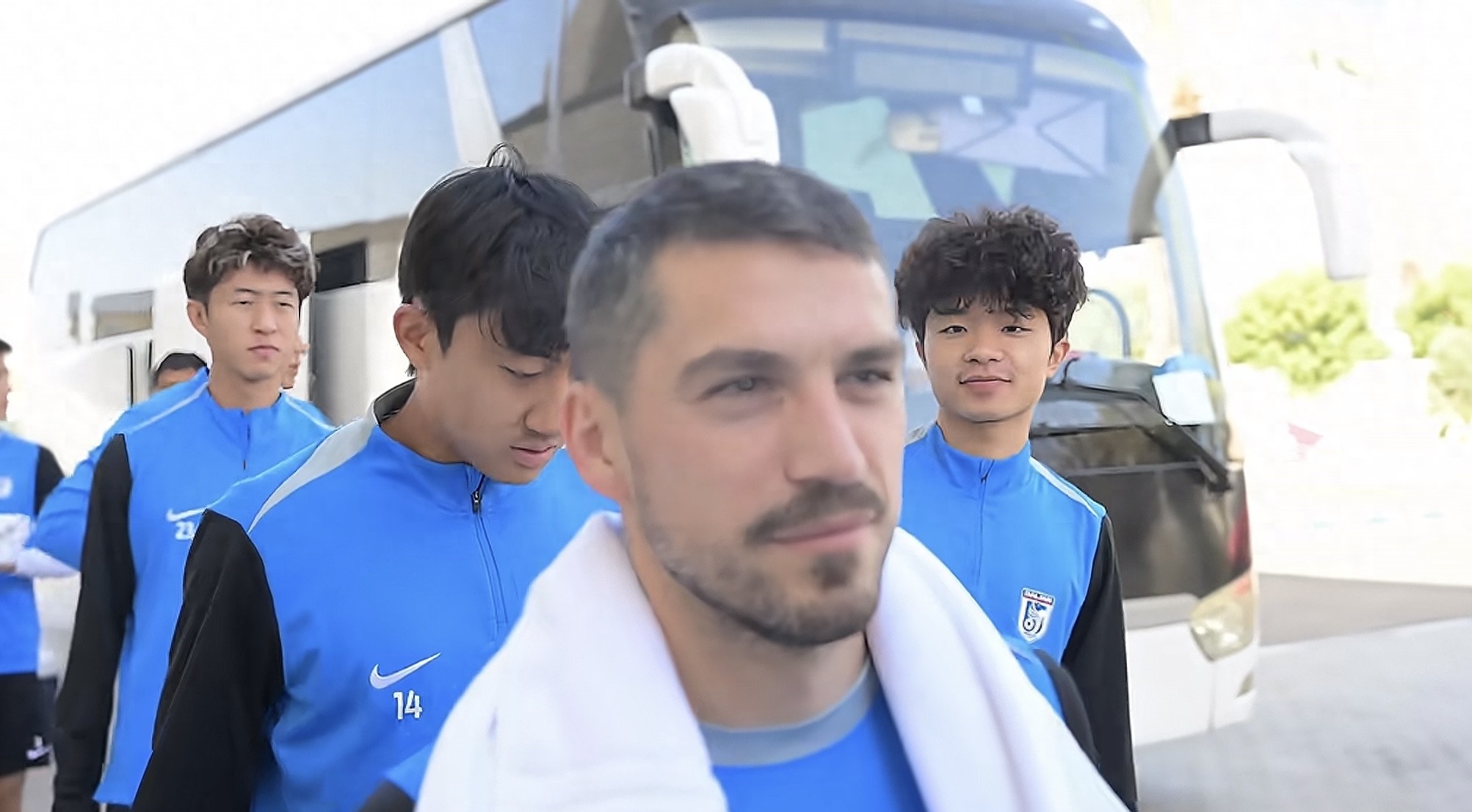 0-1，斯坦丘首秀，大连英博热身赛小负，新援第7签 张城瑞补充未来|尼古拉·斯坦丘|马莱莱|吕焯毅|李国旭|杨铭锐_新浪新闻