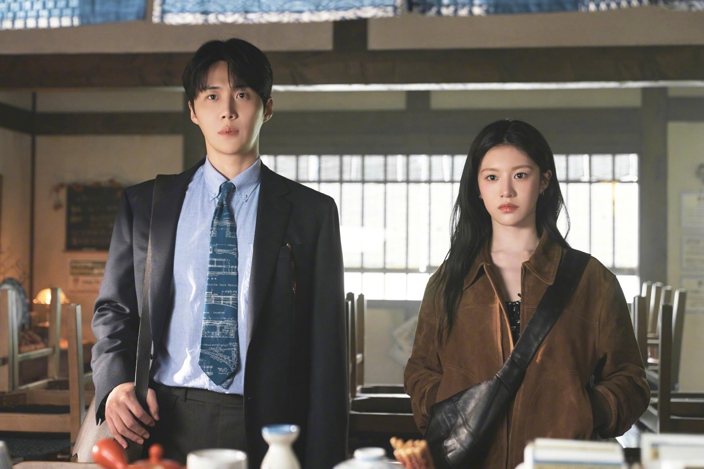 金宣虎高允真Netflix新剧《爱情怎么翻译》剧照公开 洪氏姐妹执笔引期待|王牌对王牌|浪漫喜剧|还魂|车茂熙|主君的太阳_新浪娱乐_新浪新闻