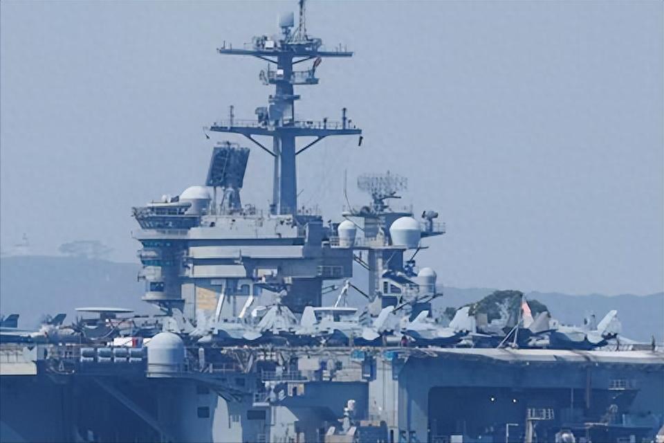 伊朗一架无人机“意图不明”的飞向美军航母，被美国F-35战机击落_新浪新闻
