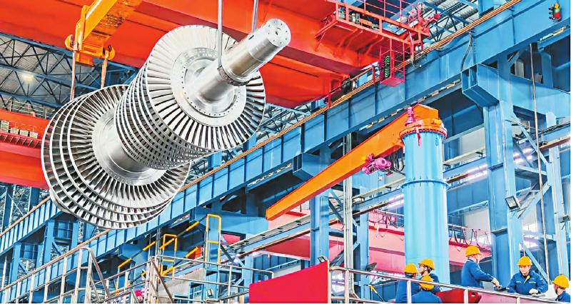 东方汽轮机重型二分厂员工正在进行石岛湾项目机组的精测通流工作。德阳市委宣传部供图