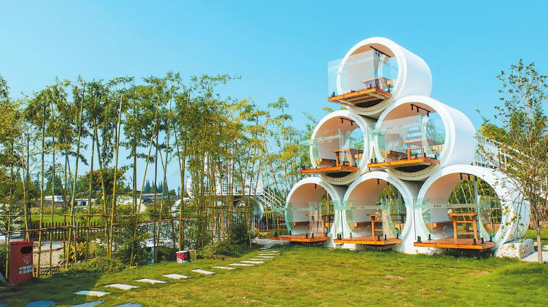 绵竹市玉泉镇桂花村“玉泉里”景区内的涵管餐厅。 杨军 摄(C视觉)