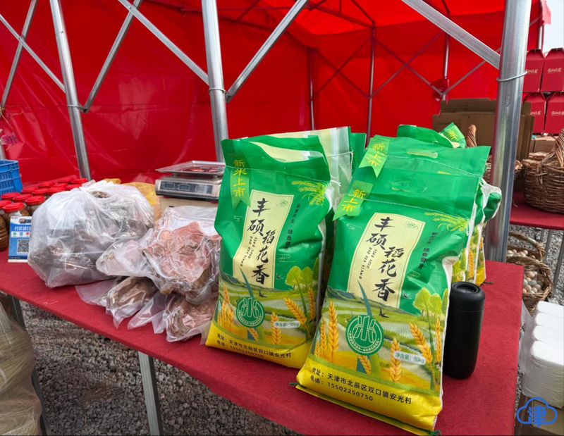 李继臣摊位上的天津农特产品