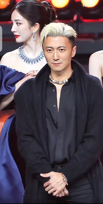 杨幂和谢霆锋在过去的合作中还有哪些经典互动瞬间?|偶像|绯闻|娱乐圈|尴尬|暧昧_新浪娱乐_新浪新闻